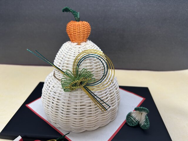 籐の鏡餅 大・3 | iichi 日々の暮らしを心地よくするハンドメイドや