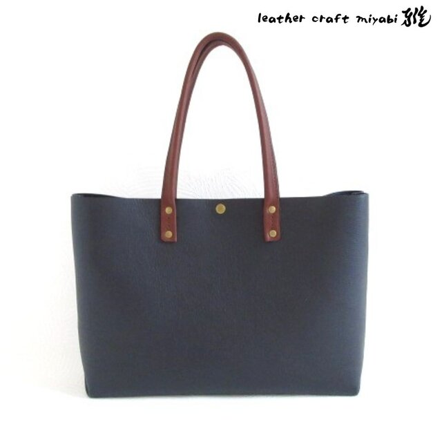 たっぷり収納♪《牛革》A４対応・三角マチヨコ型トート・シュリンク・ネイビー・0527