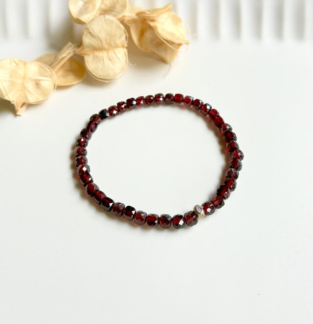 ガーネットのブレスレット