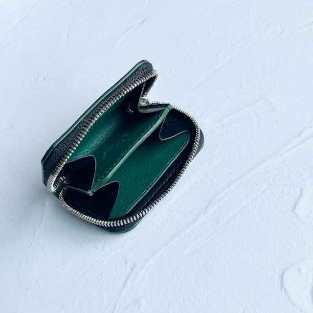 ラウンドジップミニ財布(ブラック×グリーン)　ミニマリスト　イタリアンレザー　バイカラー　小銭入れ　ラウンドファスナー