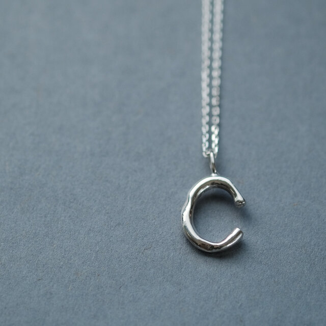 C) 手書き風 イニシャル アルファベット ネックレス シルバー925 メンズ ユニセックス