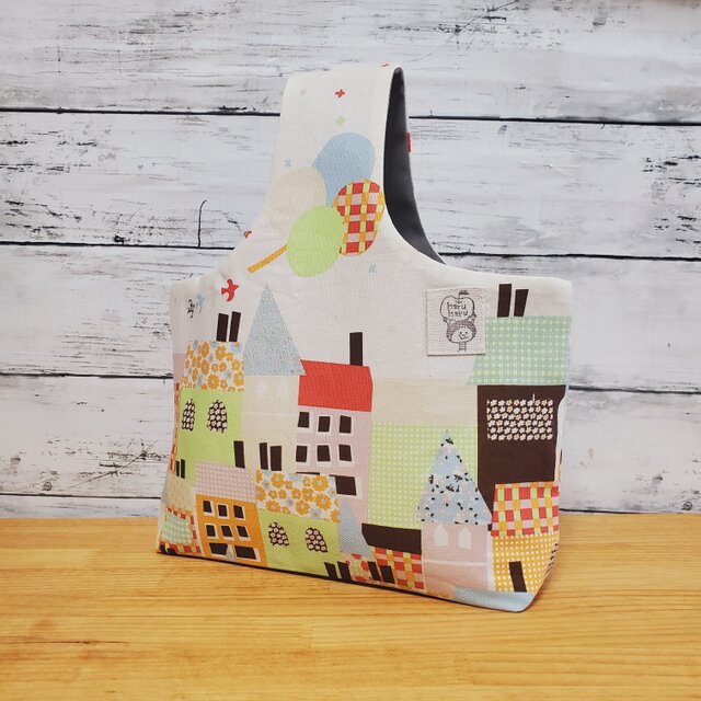 ぽってり横長ワンハンドルバッグ 街並み柄