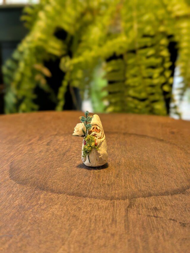 小さな小さなサンタクロース　95（白いバラ）