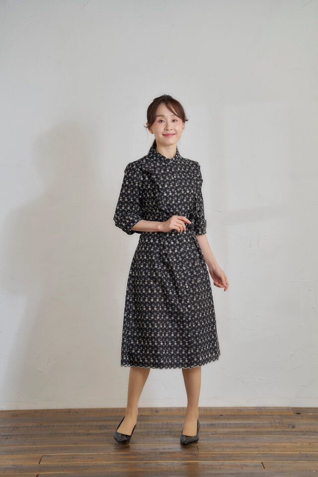 フェミニン総エンブロイダリーカットレースワンピース　フリル　黒/刺繍　アイボリー　Atelier Ai　13号