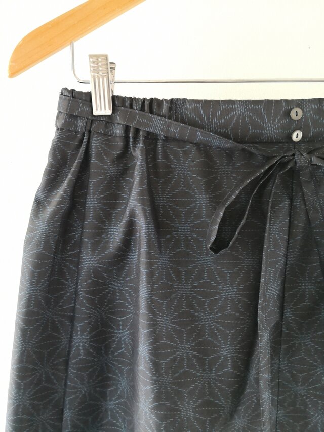 フレアー大島紬（紺地麻の葉文 泥染）裏地あり