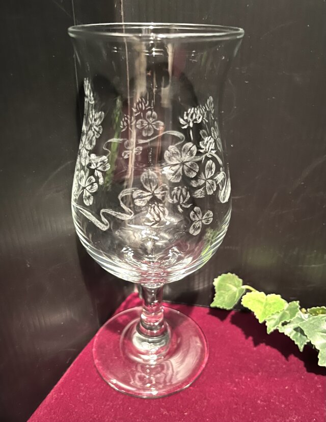 幸せあふれるクローバーのグラス〜手彫りガラス〜