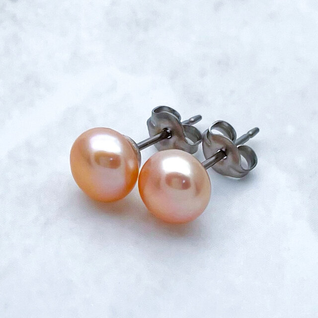 オレンジ系 本真珠のスタッドピアス/イヤリング 淡水パール チタン SV925 小粒 6mm 7mm 金属アレルギーのコピー