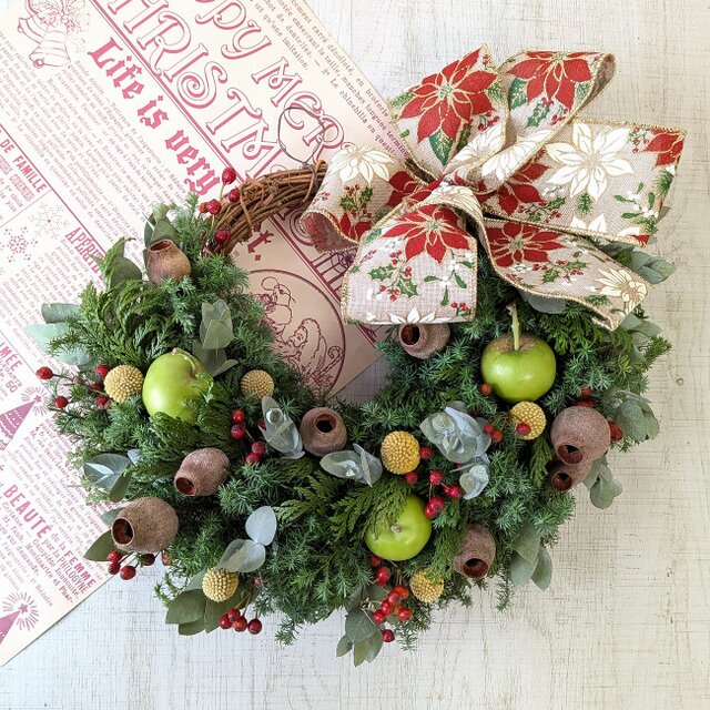 fresh（生花）の花材を使ったクリスマスリース『青りんごとユーカリ』