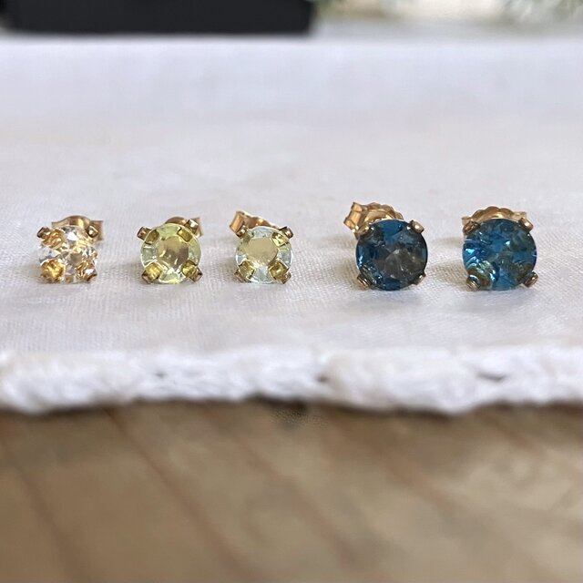 小さな天然石のピアスセット：London Blue Topaz + Blue Sky Topaz ＋
