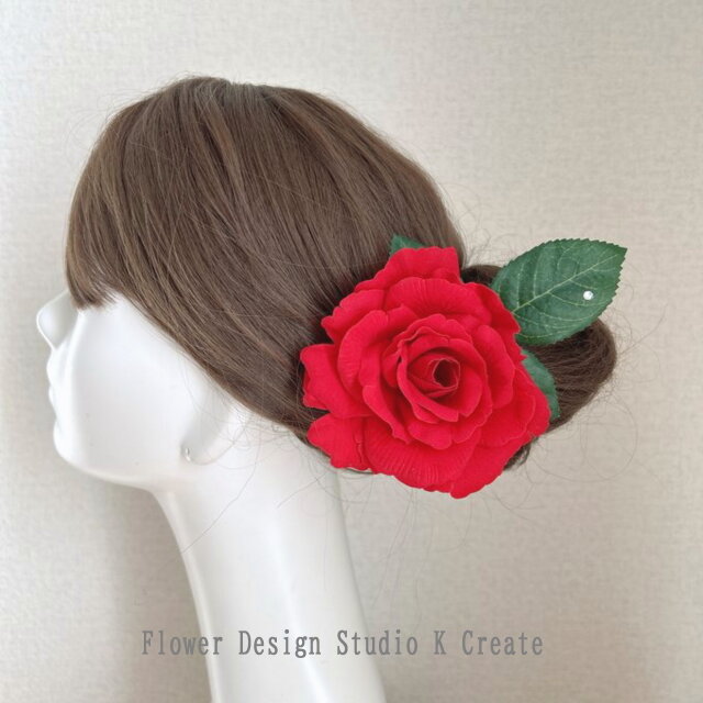 フラメンコ・フローレス・発表会に♡赤い薔薇と葉っぱの髪飾り　Uピン　フラメンコ　ダンス　フローレス　赤い薔薇　薔薇　バラ　赤と緑