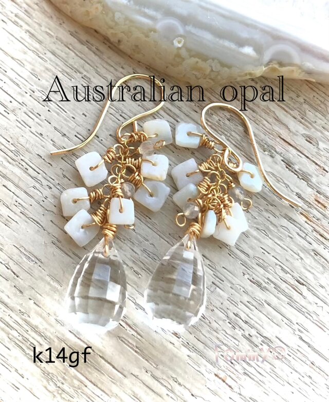 14kgf オーストラリアンオパールとクリスタルのピアス