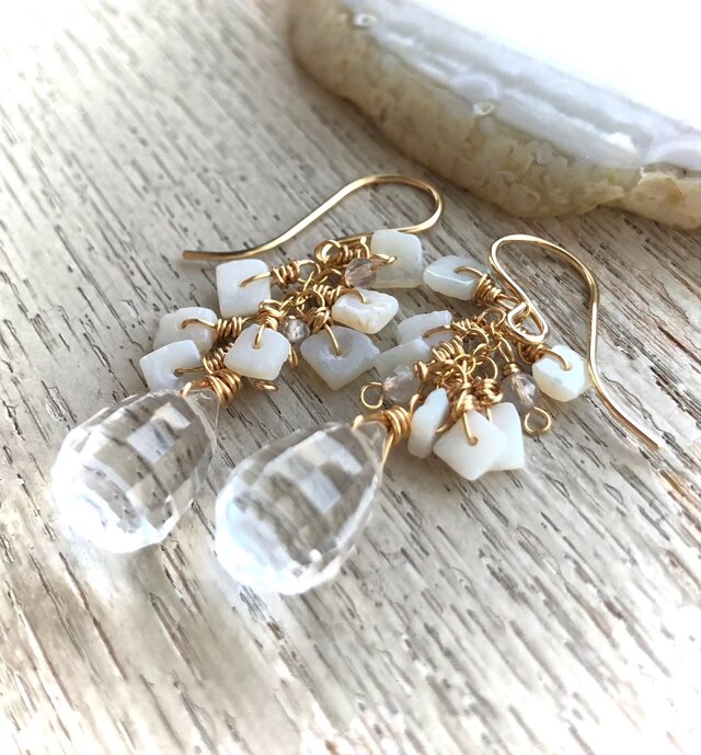 14kgf オーストラリアンオパールとクリスタルのピアス | iichi 日々の