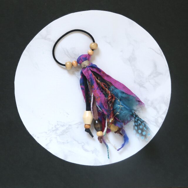 フェザーのゴム飾り