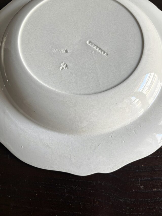 Wedgwood ウェッジウッド ギルランド レリーフ皿 深皿 φ27cm イギリス Wedgwood ウェッジウッド ギルランド レリーフ皿 深皿 φ27cm イギリス