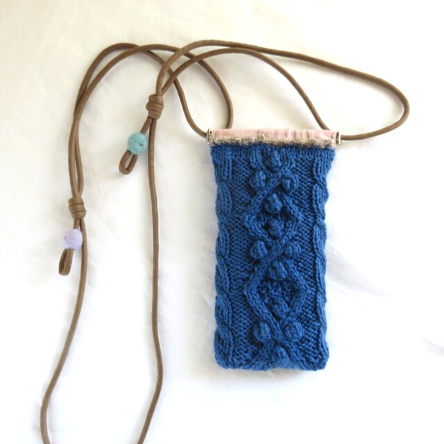 手編みのポシェット