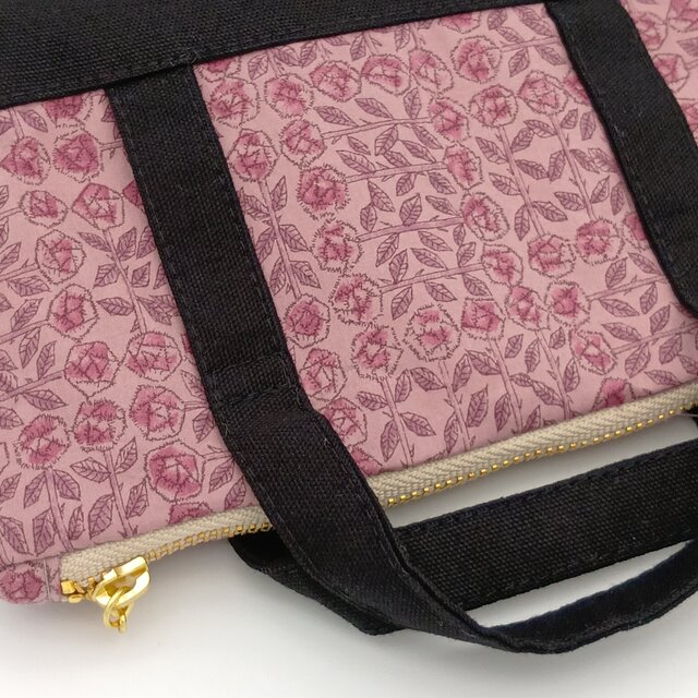 リバティ トートバッグ型 薔薇柄の16cmファスナーポーチ 内ポケット