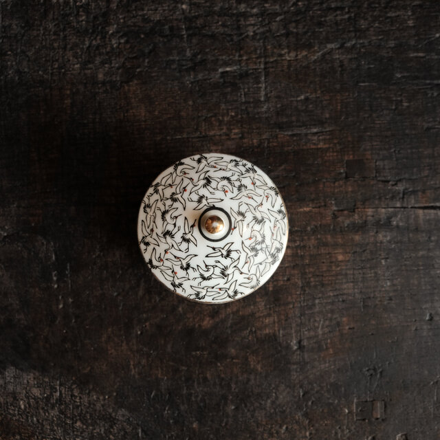 鶴尽くし◆内側に漢詩。久谷焼　色絵金彩蓋付湯呑み　茶器　丁寧な暮らしに。昭和レトロ　コレクション【欠け有り】