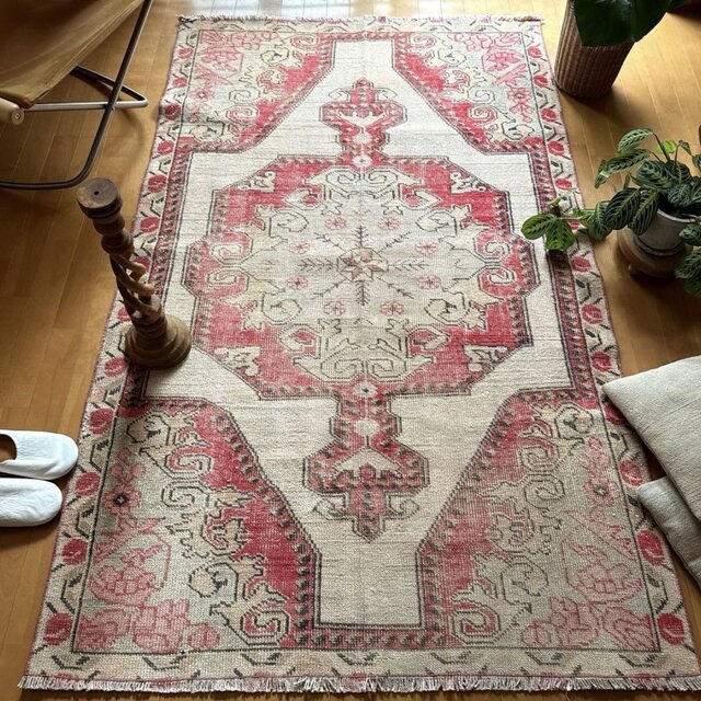 120×199 アヴァノスラグ　コーラルレッド×ベージュ　トルコヴィンテージラグ 120×199 アヴァノスラグ コーラルレッド×ベージュ トルコヴィンテージ