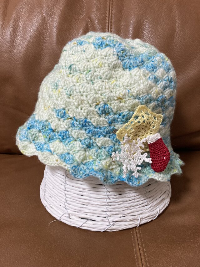 冬ブローチ付きキッズニット帽