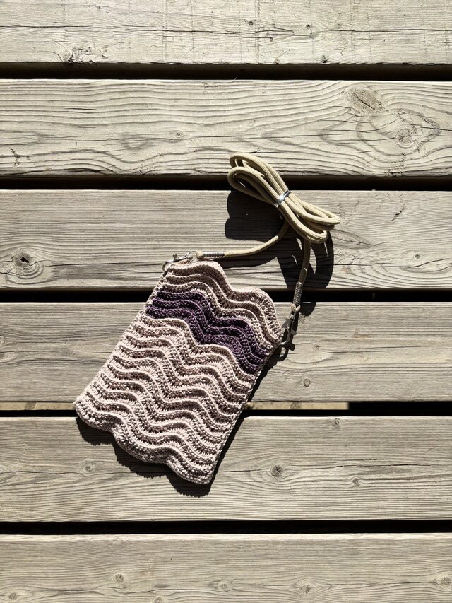 なみなみ模様のスマホショルダー⑨〈ピンクベージュ×パープル〉