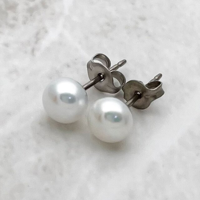 本真珠のスタッドピアス/イヤリング 淡水パール チタン SV925 小粒 6mm 金属アレルギー 結婚 卒入学式 春