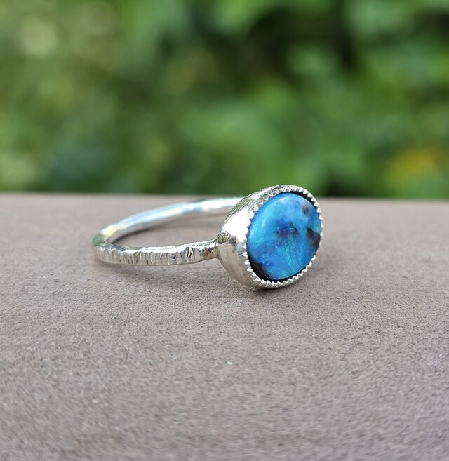 ボルダーオパール 3.214ct ミル打ち グリーンとブルーの星雲 シルバー