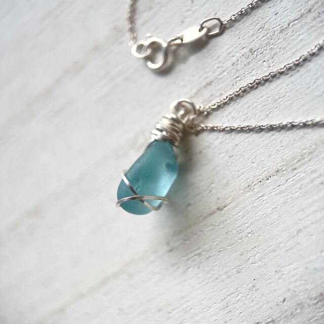 Silver925》海の一雫 スタイリッシュな海色シーグラスのネックレス