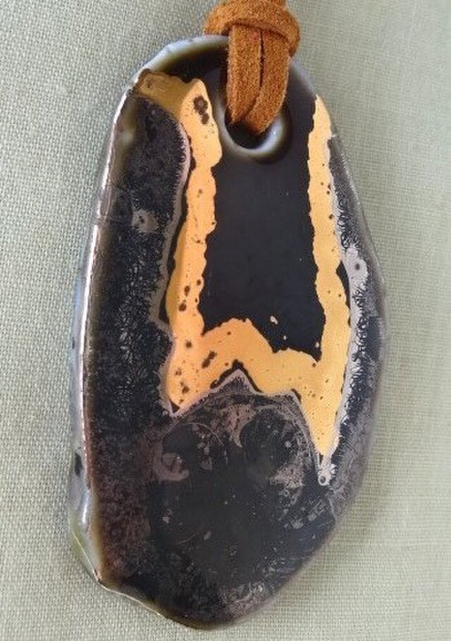 金液焼き付け模様のネックレス　G５