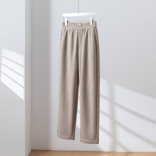 寒い季節も穿くだけであったか ウール混ボンディング生地　テーパードパンツ　ベージュ系　251119-1