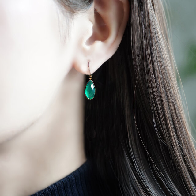 グリーンオニキスの枠留めピアス・サージカルステンレス・イヤリング可