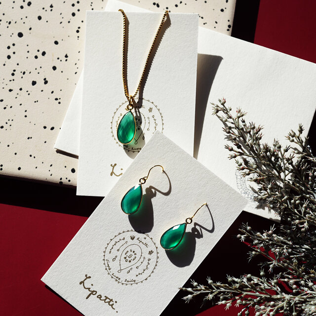 グリーンオニキスの枠留めピアス・サージカルステンレス・イヤリング可