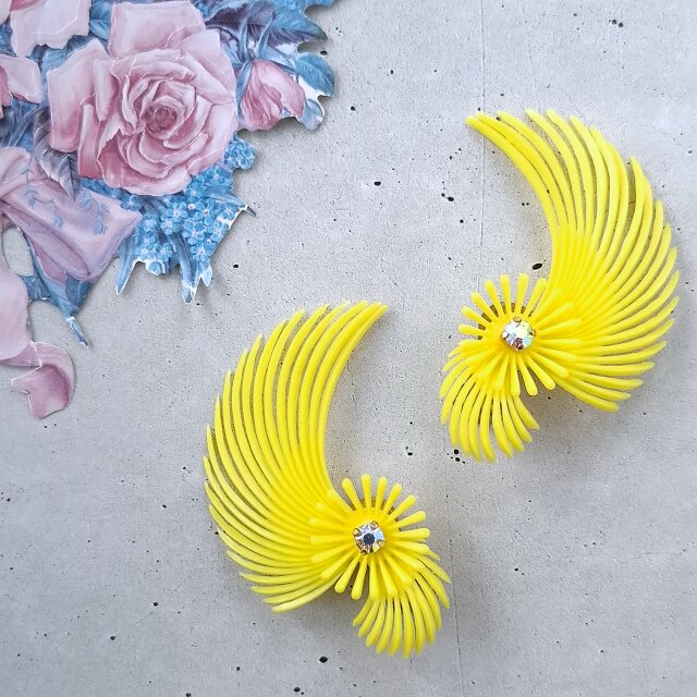 yellow wing flower softplastic ヴィンテージイヤリング
