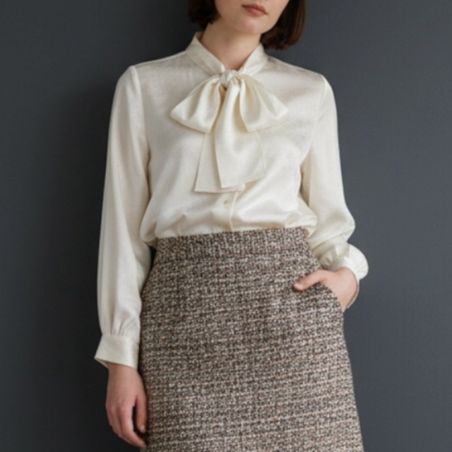 ボウタイ　ブラウス【送料込み】着物リメイク　オフホワイト