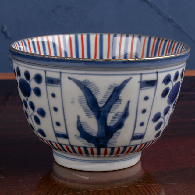古伊万里 染錦草花文 碗 明治時代 E2289 | iichi 日々の暮らしを