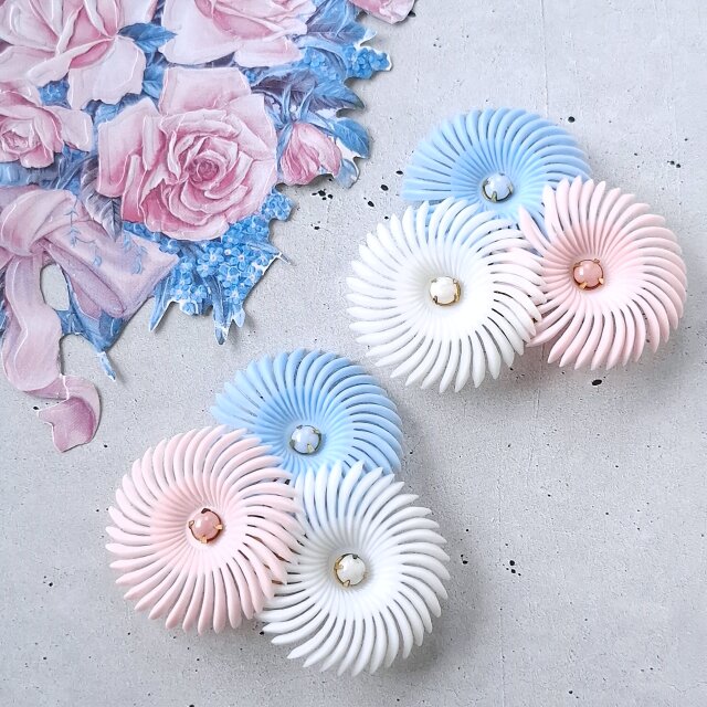 white blue pink flower softplastic ヴィンテージイヤリング