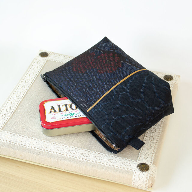 N-303大島紬切り替えポーチ/金茶ライン×紺大島 | iichi 日々の暮らしを