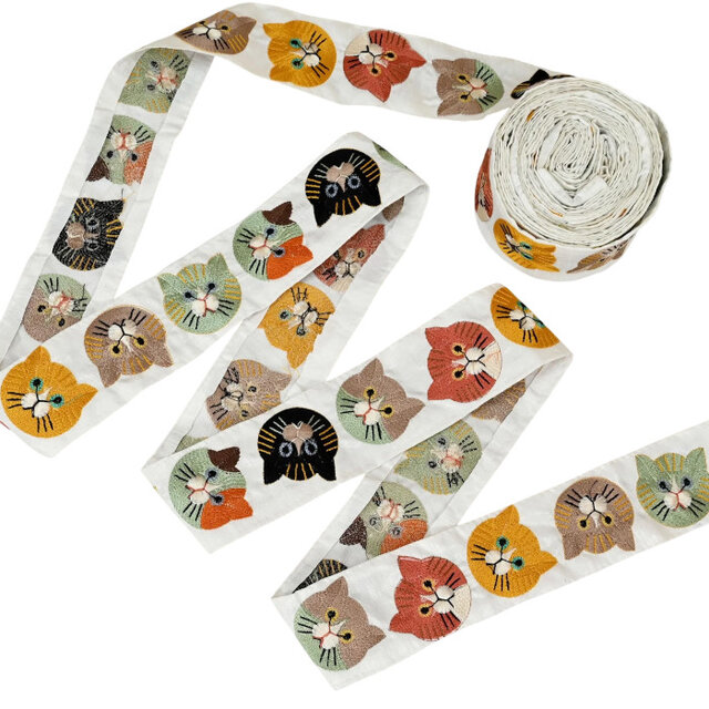 インド刺繍リボン50cm切り売り キャットフェイス ホワイト 5.6cm幅 HC
