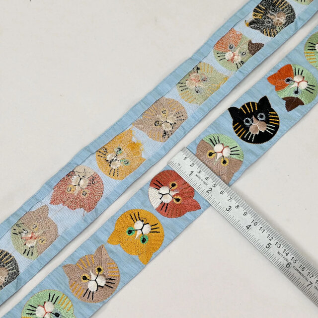インド刺繍リボン50cm切り売り キャットフェイス ブルー 5.6cm幅 HC 猫