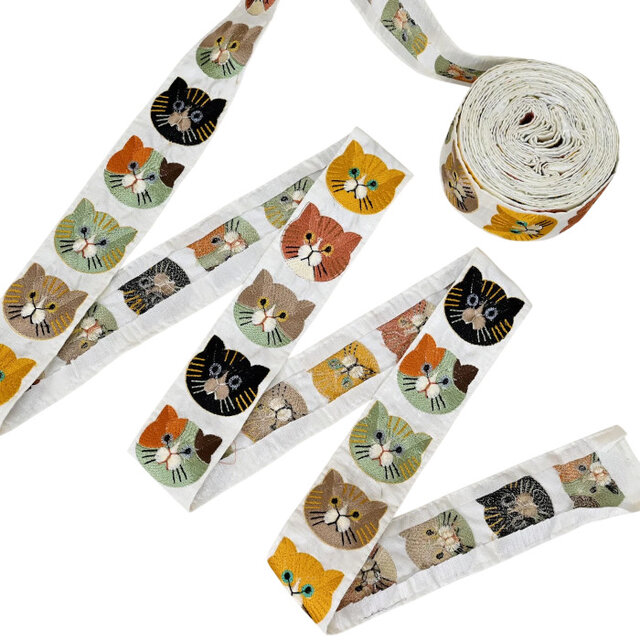 インド刺繍リボン50cm切り売り キャットフェイス ホワイト 5.0cm幅 HC