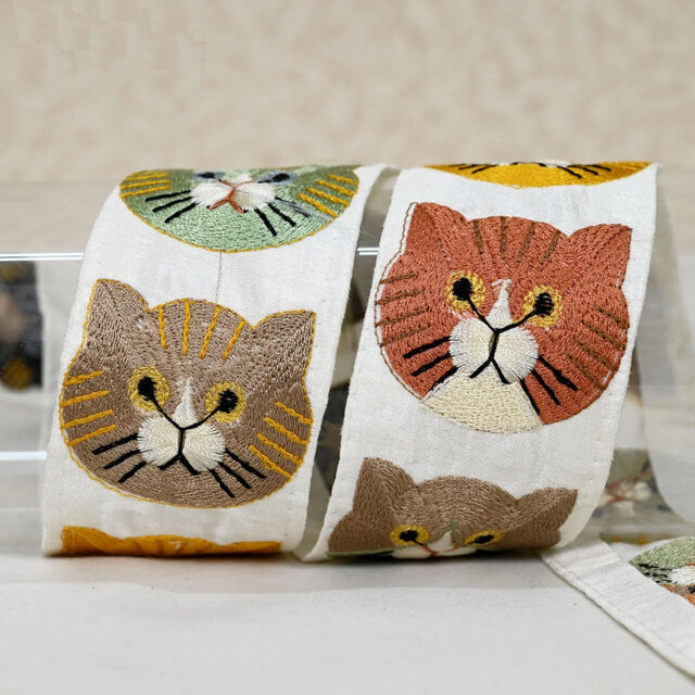 インド刺繍リボン50cm切り売り キャットフェイス ホワイト 5.0cm幅 HC