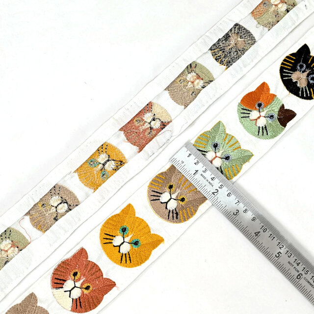 インド刺繍リボン50cm切り売り キャットフェイス ホワイト 5.0cm幅 HC