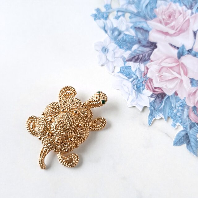 《NAPIER》 rope turtle green rhinestone ネイピア ヴィンテージブローチ