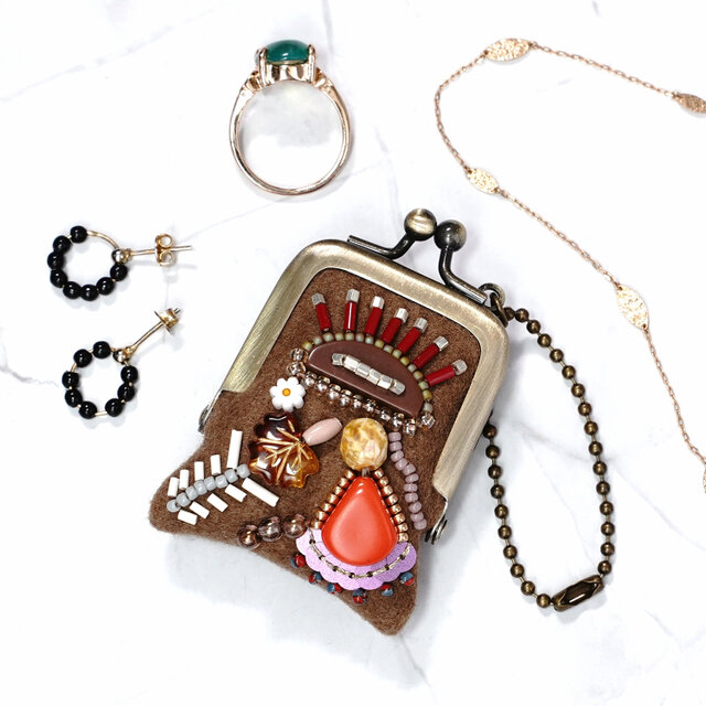 小さなビーズ刺繍のがま口 No.84｜キャメル×ウール｜ネックレス・バッグチャームにも｜アクセサリーケース｜一点物