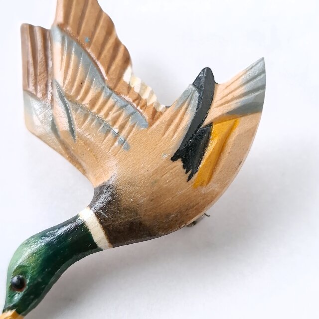 wood flying mallard ヴィンテージブローチ | iichi 日々の暮らしを