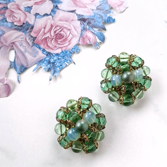green glass beads cluster ヴィンテージイヤリング