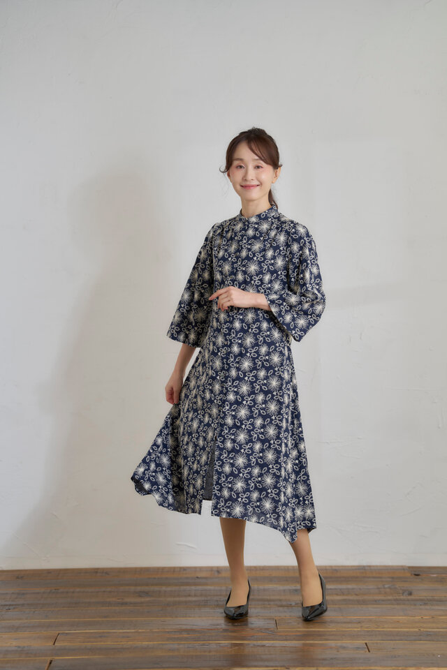 オリエンタルフラワーエンブロイダリーレースワンピース　紺　Atelier Ai　11号