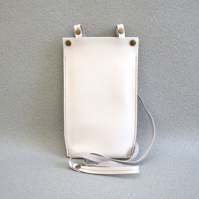 SALE開始～   スリムにお出掛け《牛革》スマホショルダー・フラットタイプ・ポーチ・オフホワイト・082