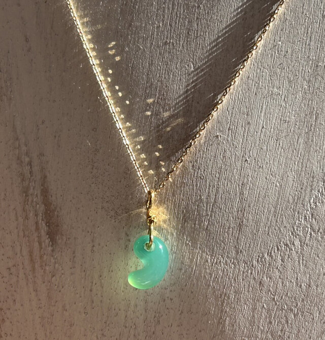 出雲型勾玉◇青瑪瑙（めのう）◇K24純金ペンダントトップ