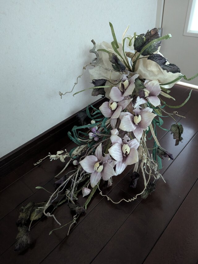 インテリアｽﾜｯｸﾞ（こちょうらんとブドウ）I32 | iichi 日々の暮らしを