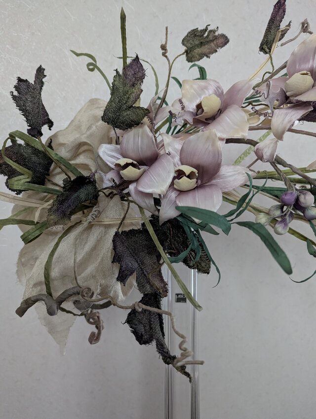 インテリアｽﾜｯｸﾞ（こちょうらんとブドウ）I32 | iichi 日々の暮らしを